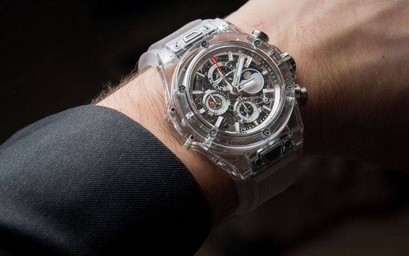 Dòng Hublot trong suốt  được làm từ khối tinh thể sapphire